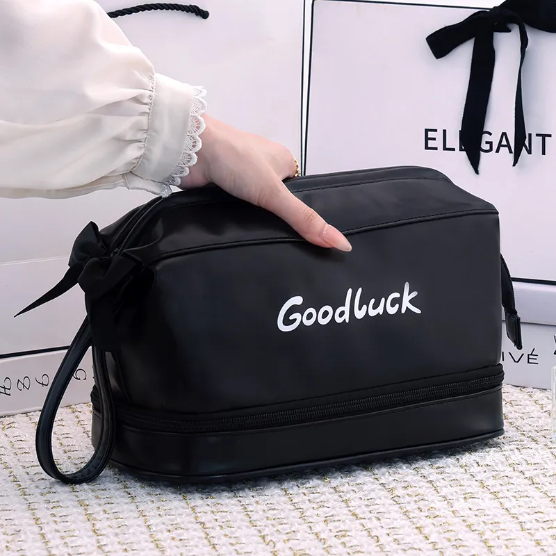 Bolsa de cosméticos de viaje de cuero vegano