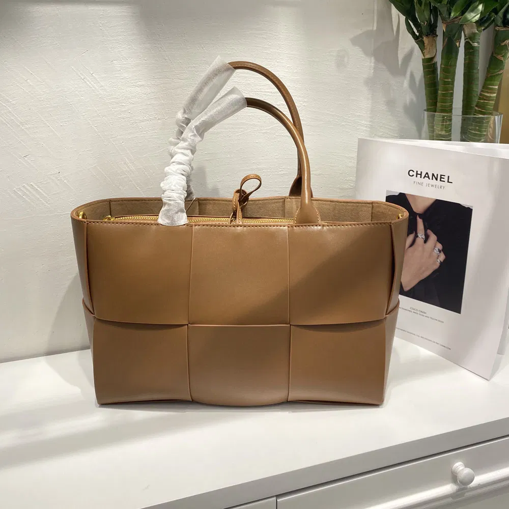 Disponible en múltiples colores, bolso de hombro de cuero de moda para dama de alta calidad al por mayor