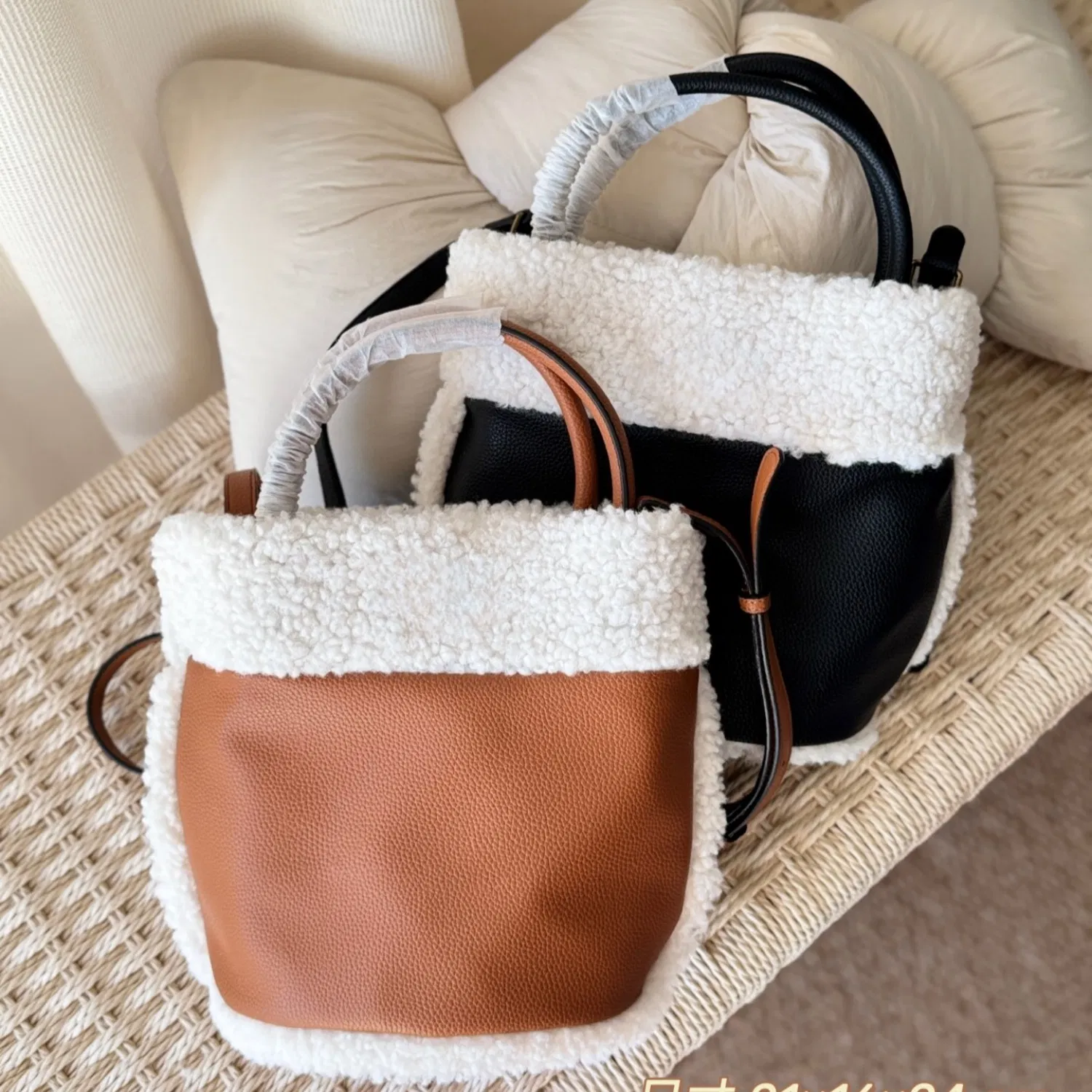 Bolso de borde de felpa de dama, bolso pequeño tipo cubo para mujer