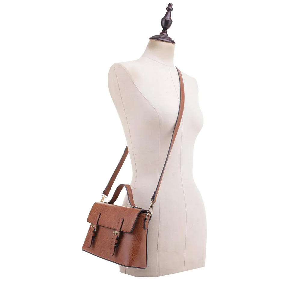 Bolso cruzado de mensajero de cuero vegano con hebilla y solapa a la moda