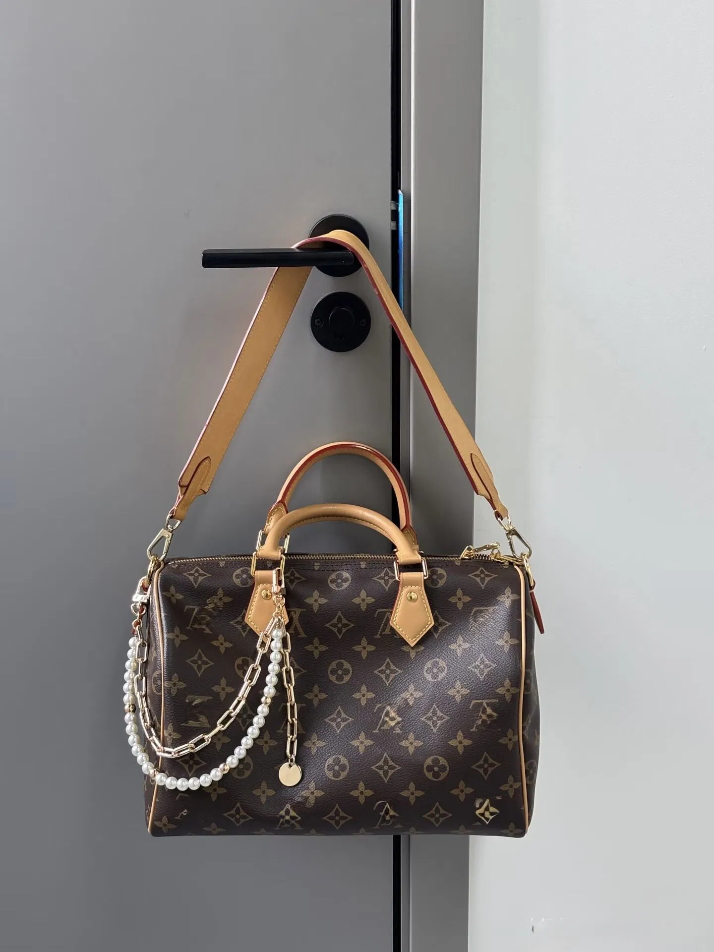Tendencia de fábrica Marca famosa de cuero vegano Bolsos de lujo de diseñador de alta calidad Tote de cuero genuino Imitación 1: 1 Guangzhou Mirror 5AAA Bolsa para hombres y mujeres