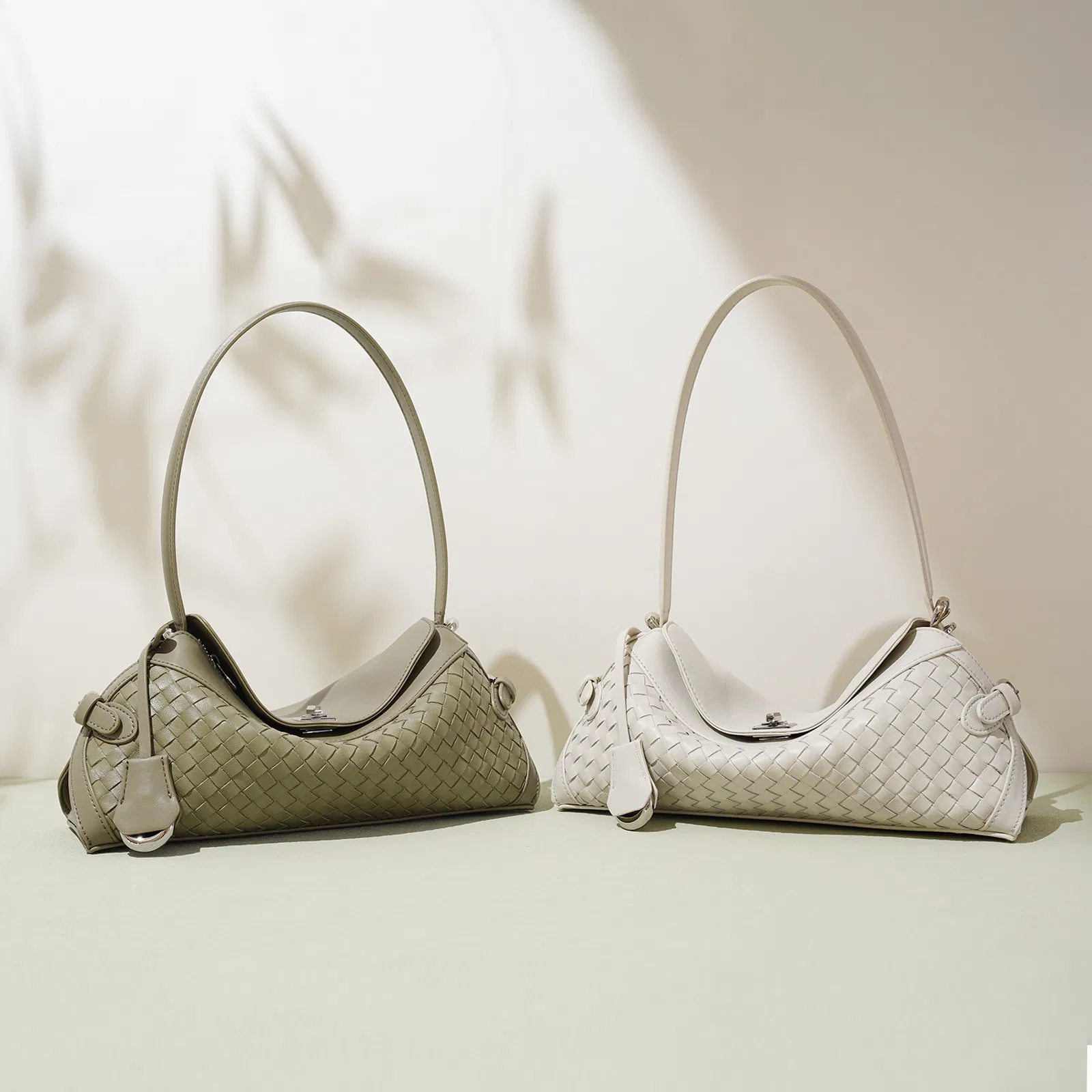Jt2522 Bolso de mano de cuero de vaca hecho a mano de lujo, bolso de hombro tejido para mujeres con cadenas, bolso cruzado suave para damas