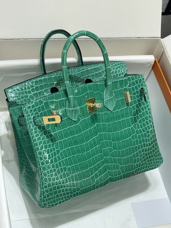 2025 Fábrica OEM con logo Bolsos de lujo hechos a mano para mujeres Bolsa tote para damas Bolsos de cuero vegano trenzados