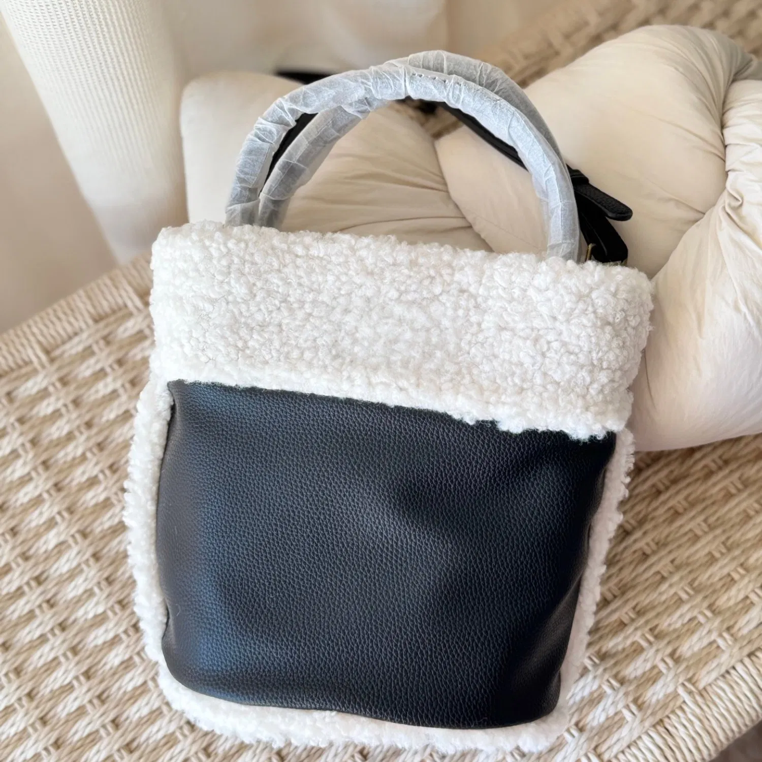 Bolso de borde de felpa de dama, bolso pequeño tipo cubo para mujer