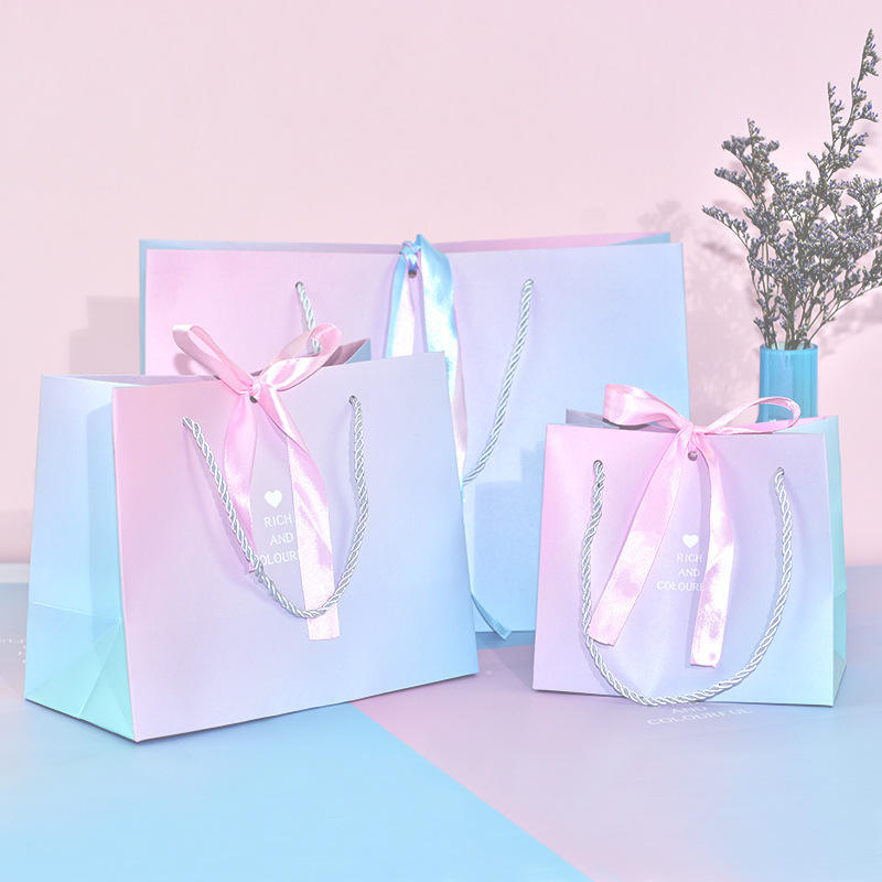 Bolsa de papel kraft blanca personalizada con tu propio logo