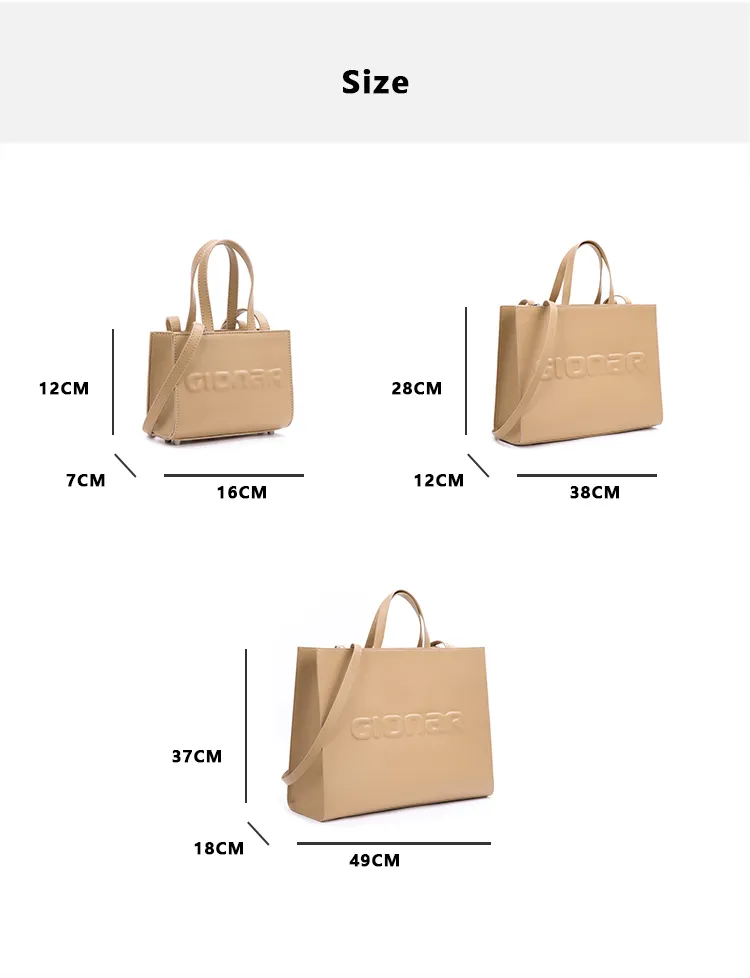 Detalle del bolso con logotipo en relieve