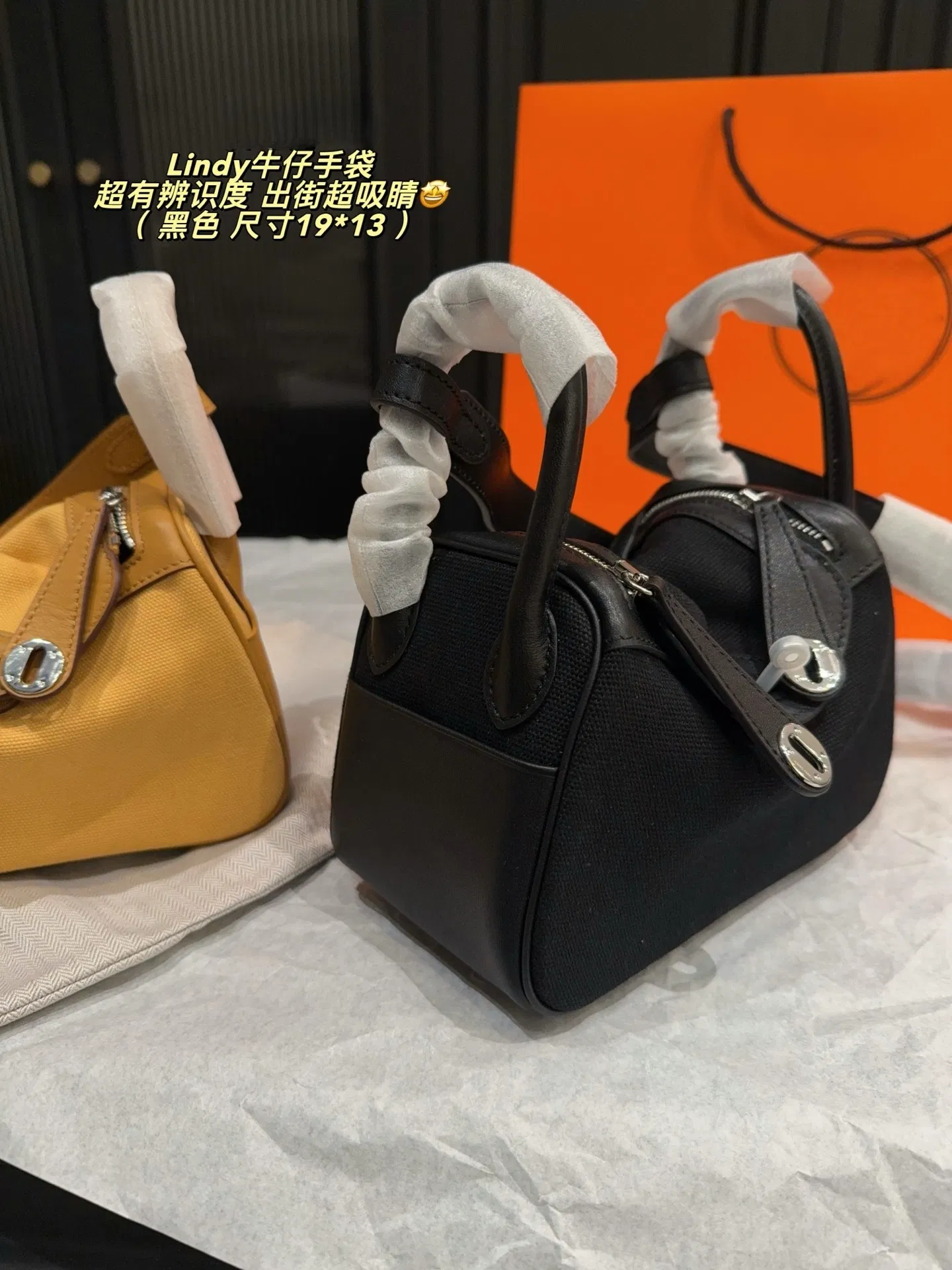 Detalle del bolso de mano mini Lindy