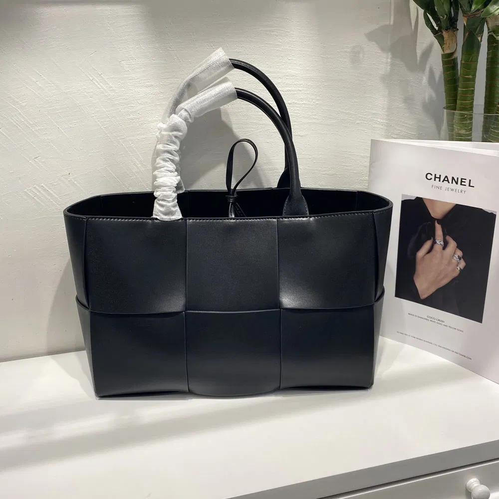 Disponible en múltiples colores, bolso de hombro de cuero de moda para dama de alta calidad al por mayor