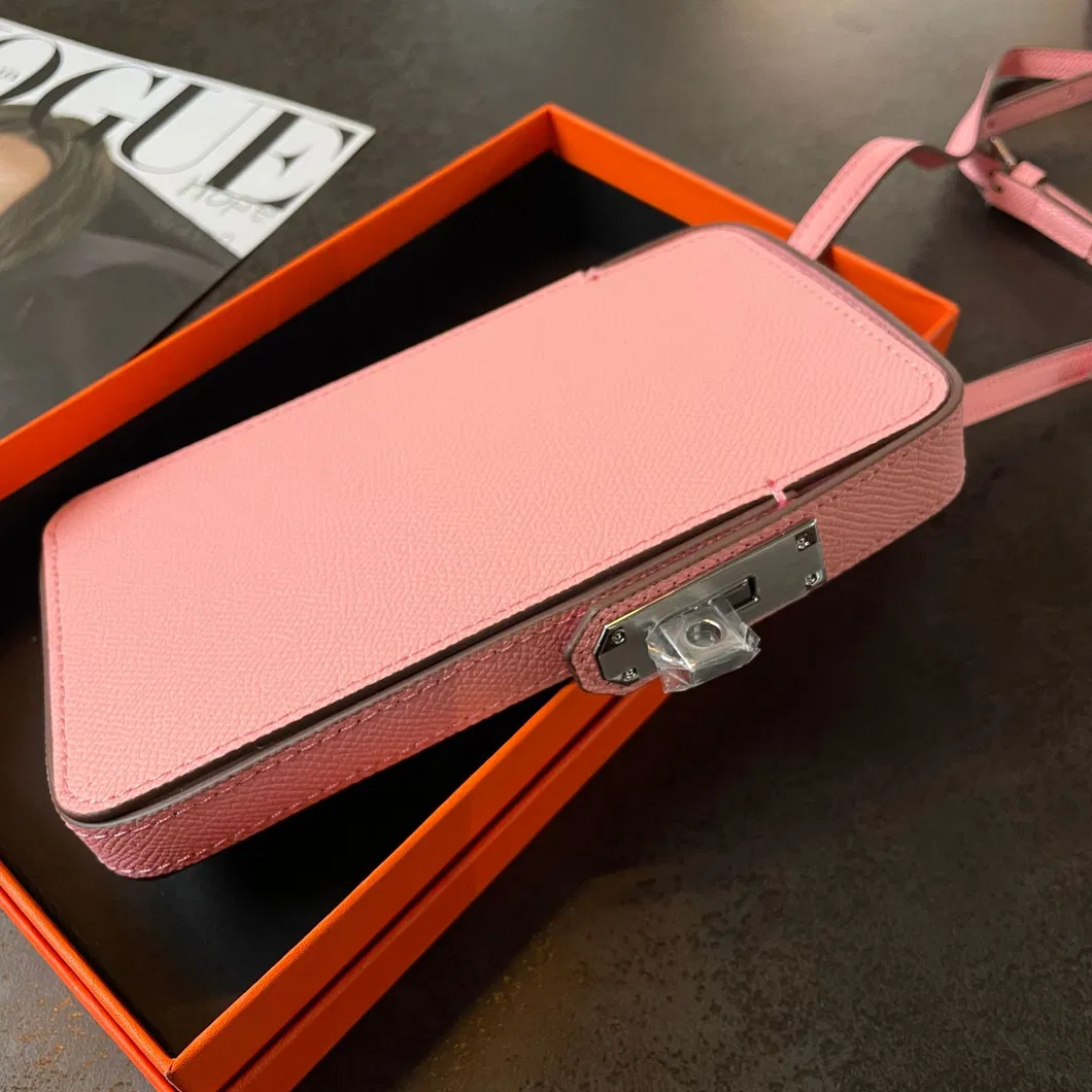 Cartera de cuero de vaca en color púrpura