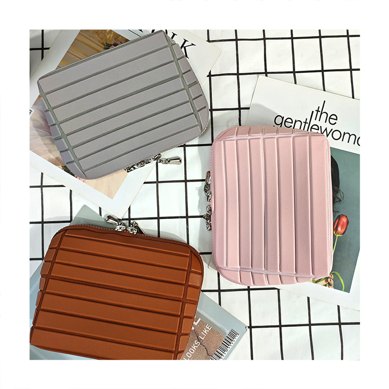 Bolsa de maquillaje funcional de cuero PU vegano con logo personalizado Isen, bolsa de aseo elegante, bolsa cosmética de viaje de pie