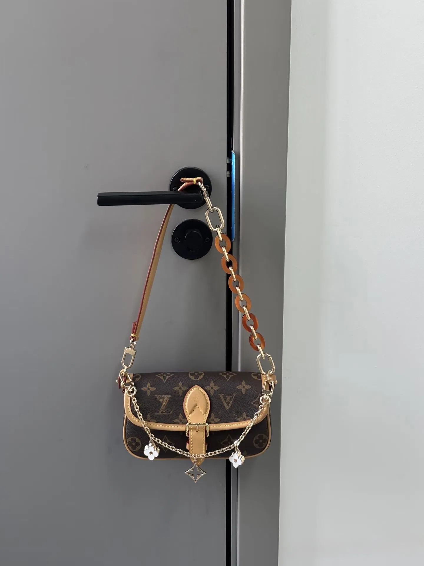Tendencia de fábrica Marca famosa de cuero vegano Bolsos de lujo de diseñador de alta calidad Tote de cuero genuino Imitación 1: 1 Guangzhou Mirror 5AAA Bolsa para hombres y mujeres