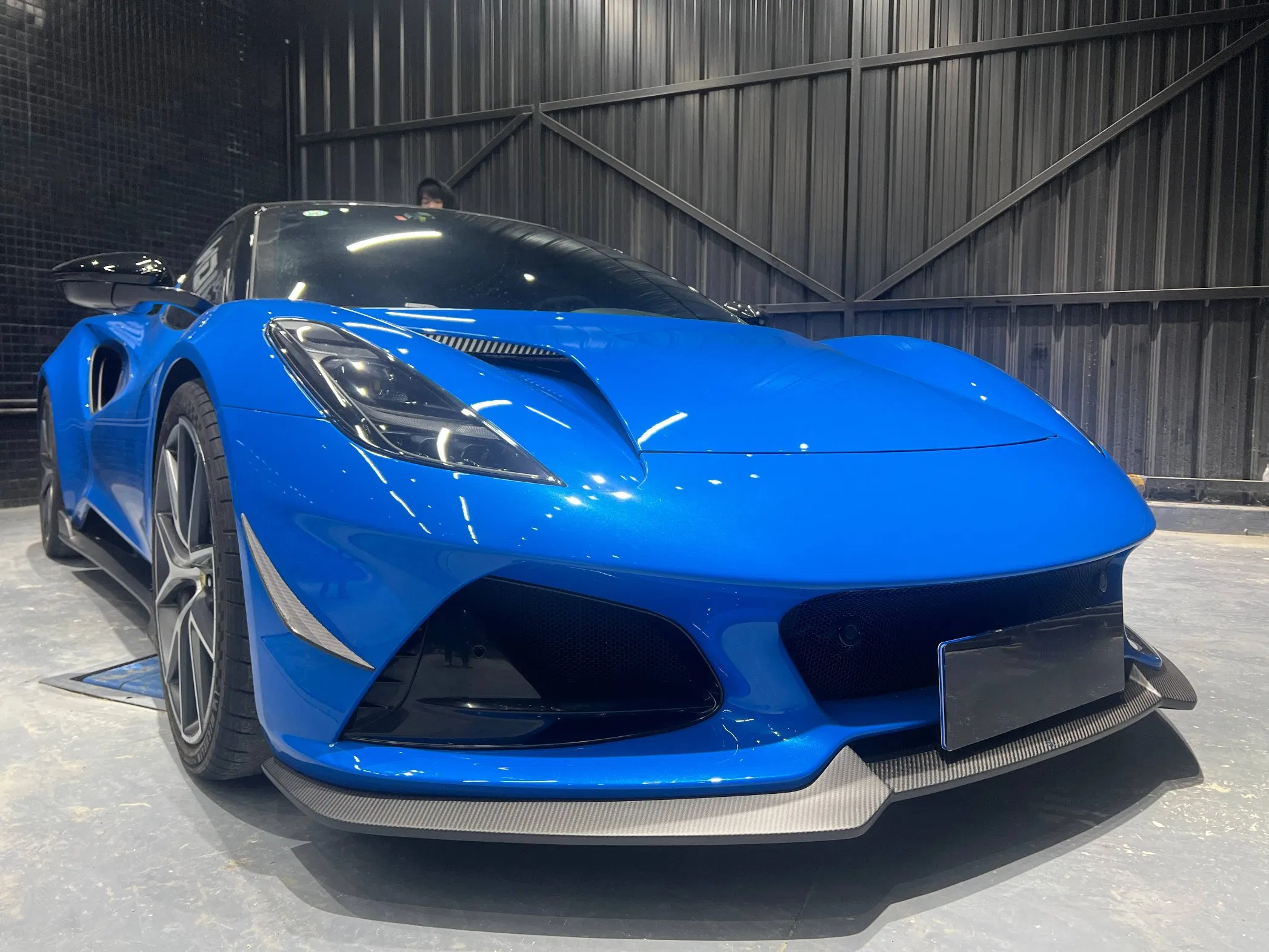 Divisores de Para-choque Frontal em Fibra de Carbono Brilhante para Lotus Emira 2022-2024