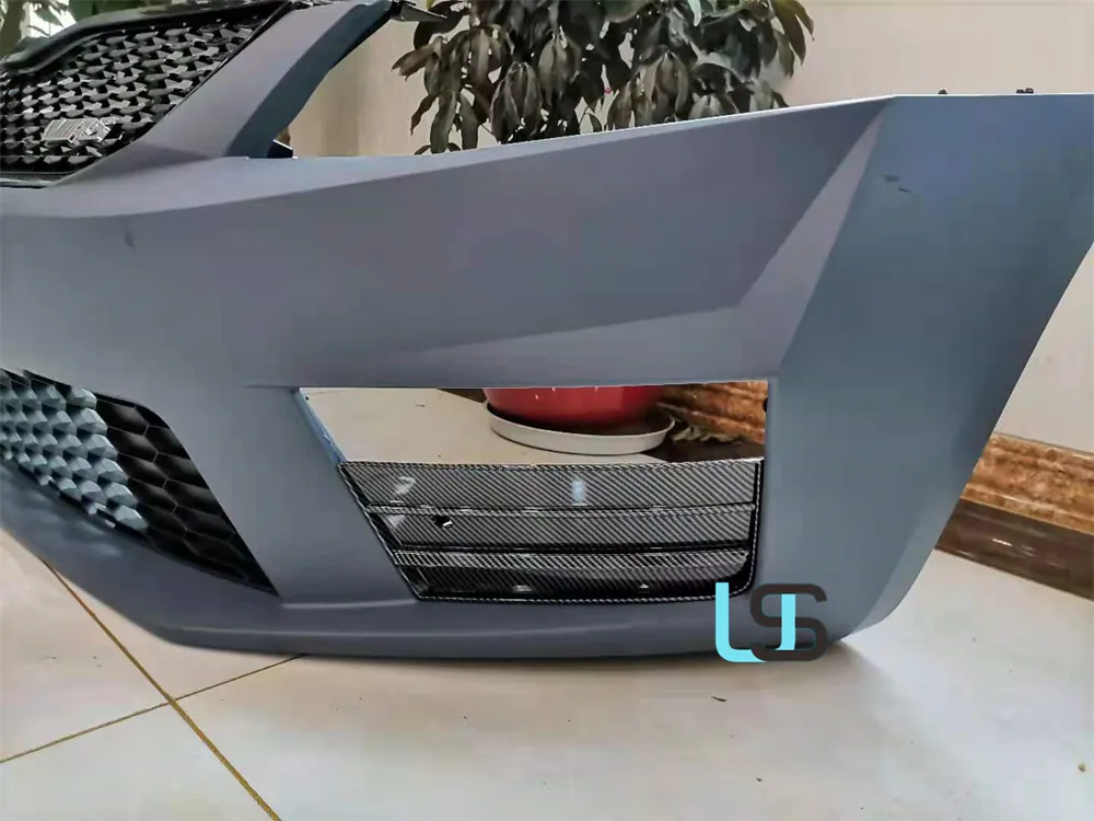 Kit de Carroceria com Grade Frontal Modificada para Octavia A7 RS