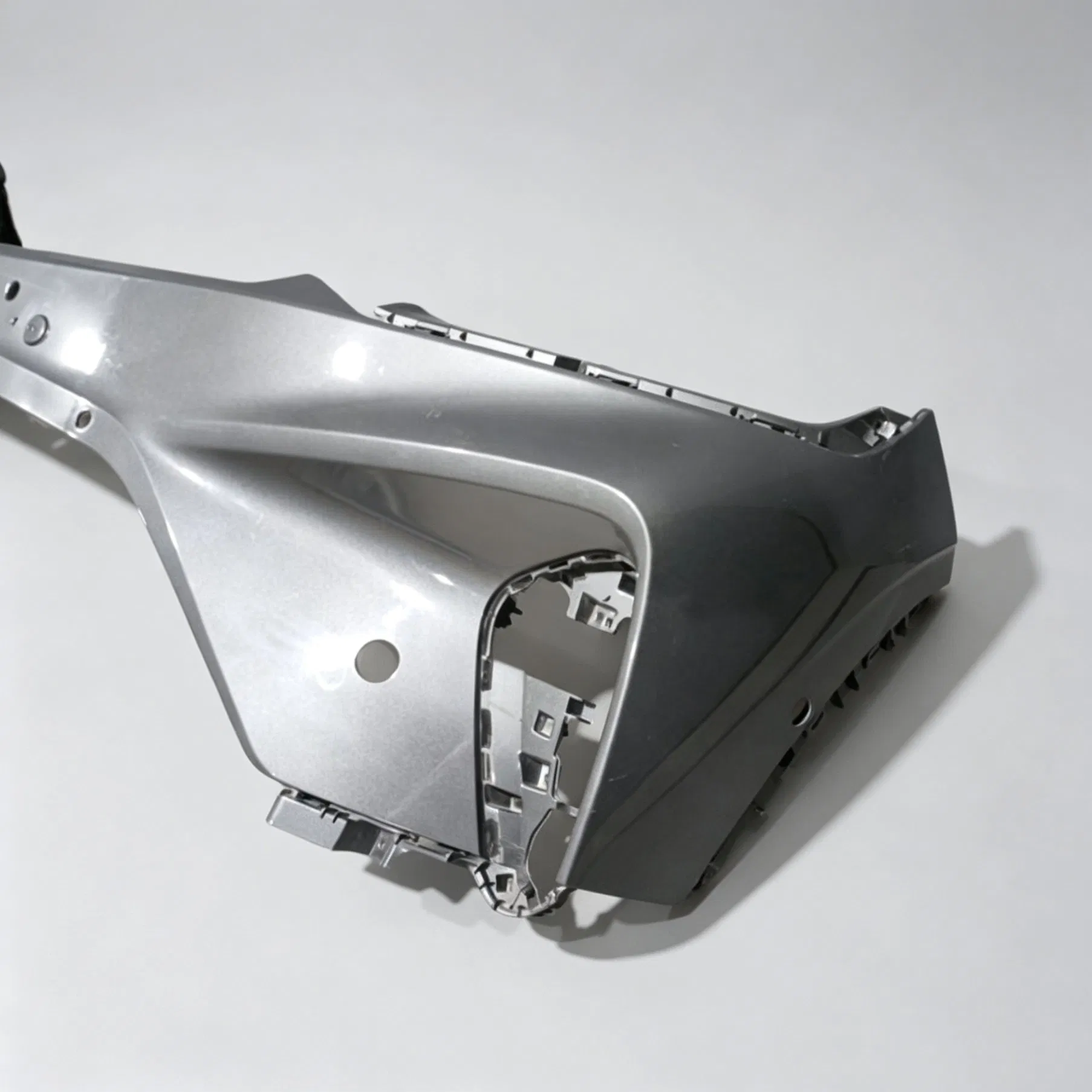 Peça de reposição de carro estável aos UV Acessórios para carro Parte do veículo Capa do para-choque dianteiro Casco do para-choque dianteiro Compatível com sedan elétrico Geely OE 6600248426