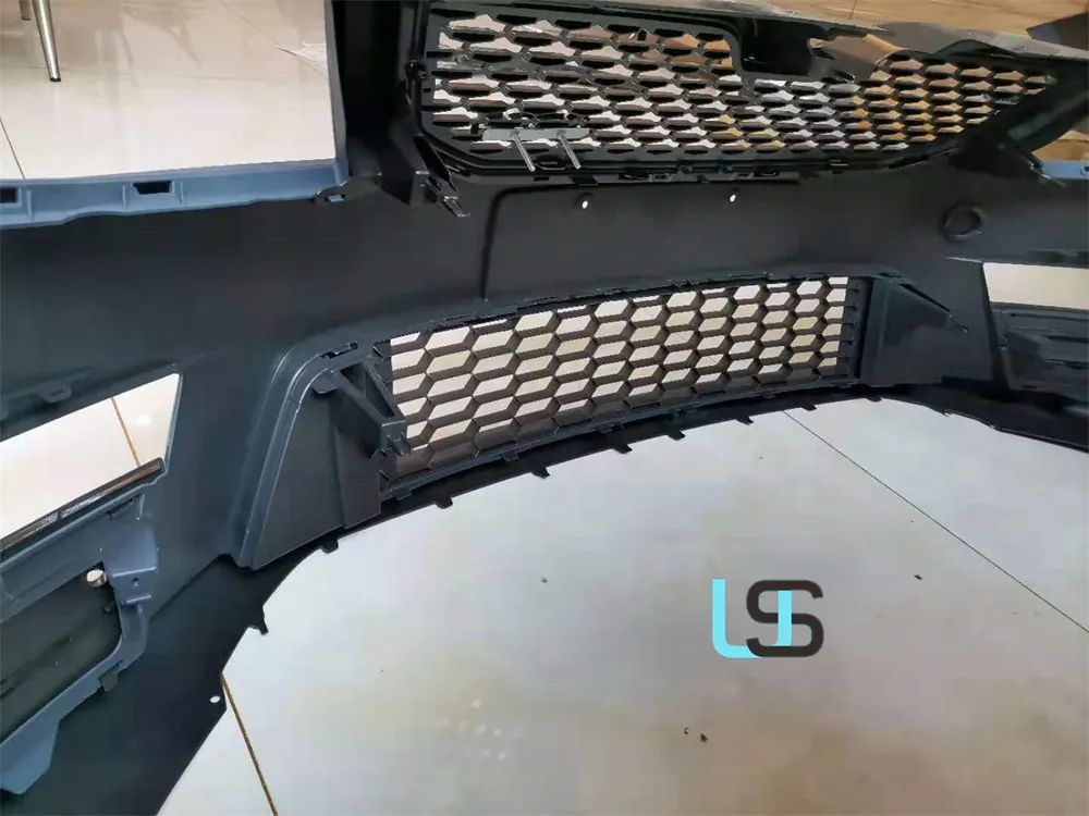 Kit de Carroceria com Grade Frontal Modificada para Octavia A7 RS