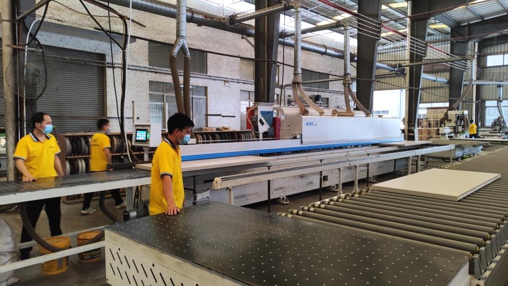 Larsom Door large-scale steel door manufacturing production hall