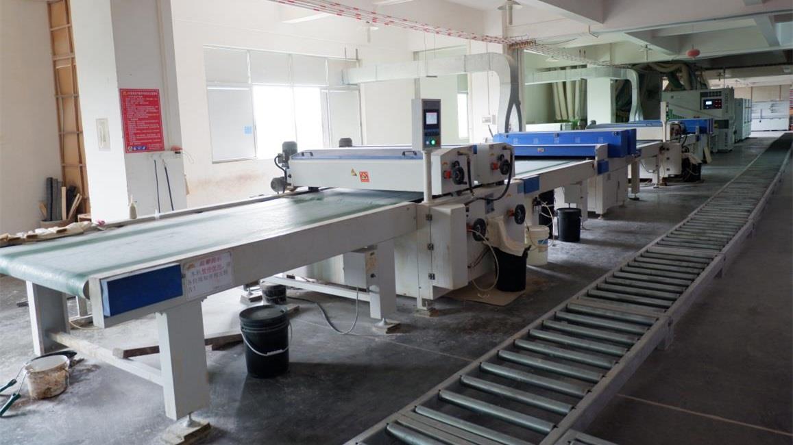 UV surface production process for Larsom Door high-gloss finish
