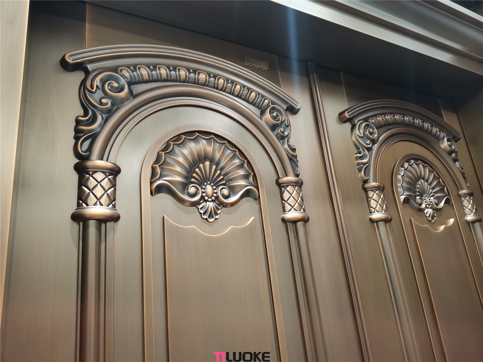 Luxury House Entrance Front Door Design Real Copper Material Decorative Armored Security Doors