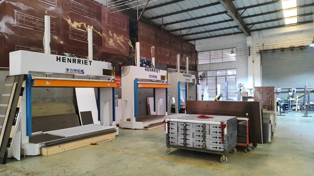 Larsom Door pressing plate machinery for door panel production