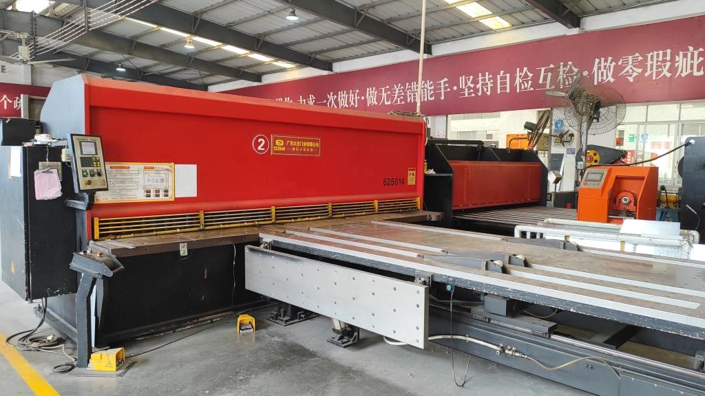 CNC plate cutting machine at Larsom Door factory