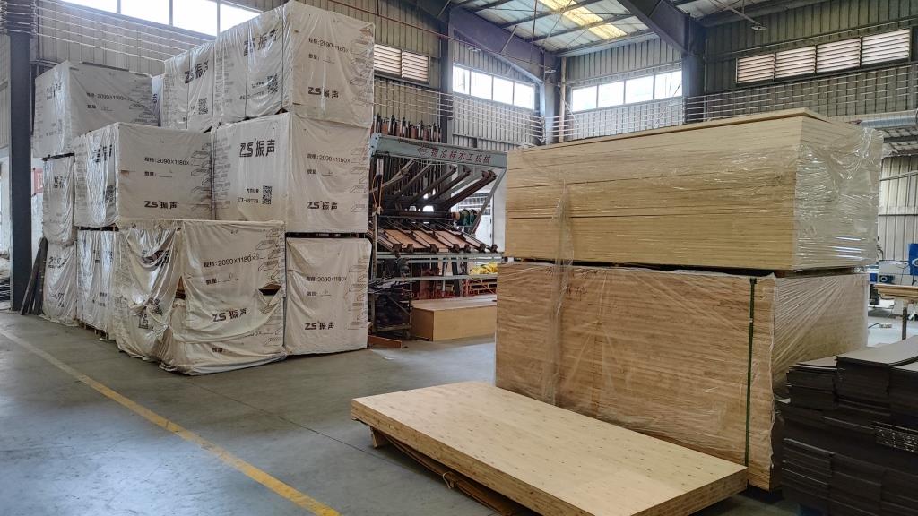 Zhejiang Larsom Door Co., Ltd. factory overview and manufacturing facility