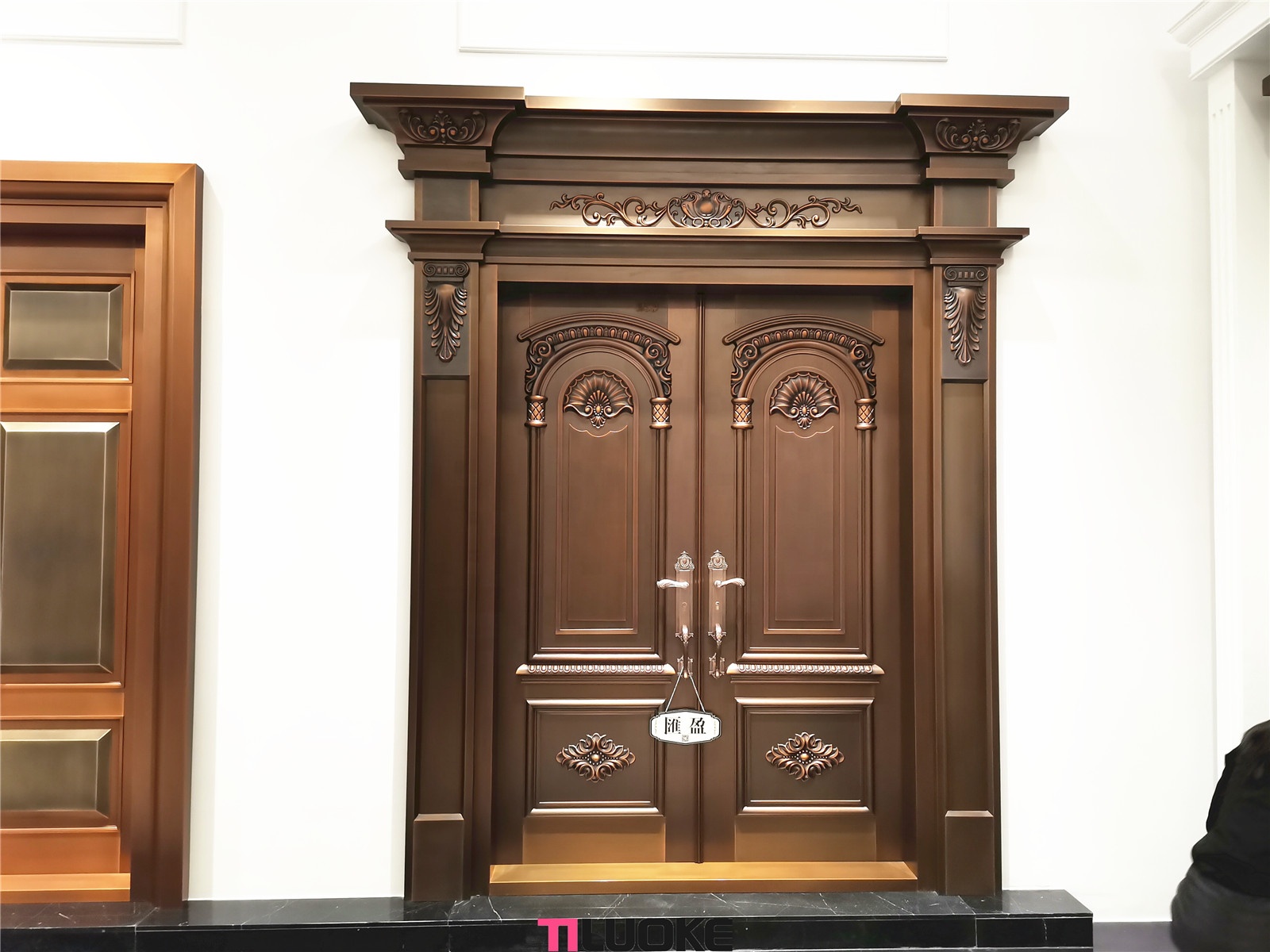 Luxury House Entrance Front Door Design Real Copper Material Decorative Armored Security Doors