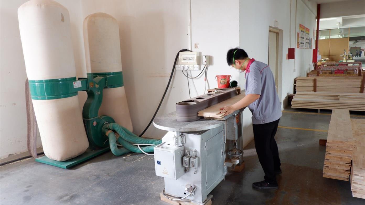 Larsom Door edge sanding machine for smooth finish on door panels
