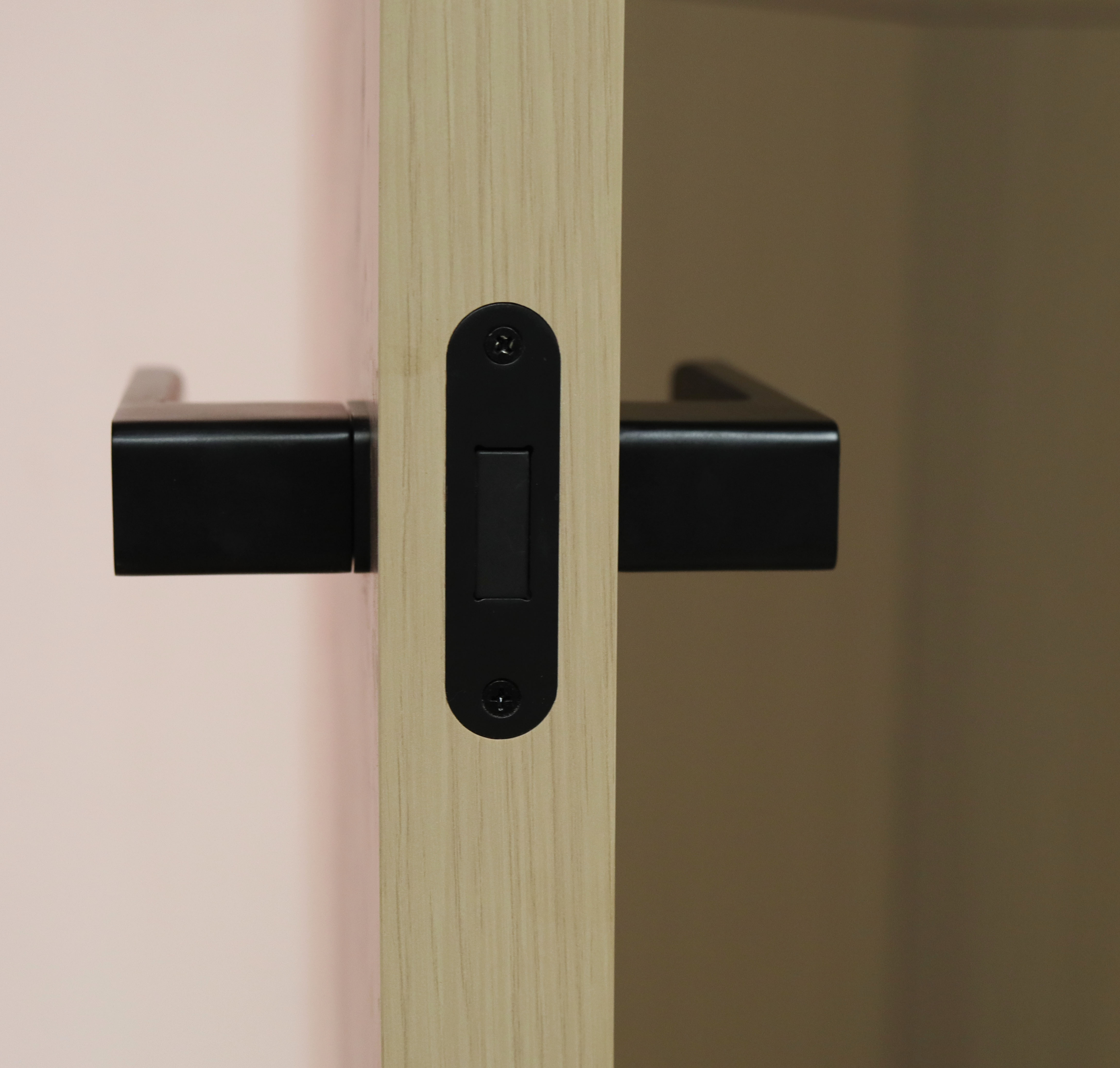 Luxury Interior High Quality Solid Wood Soundproof Door with Finished Surface and Decoration