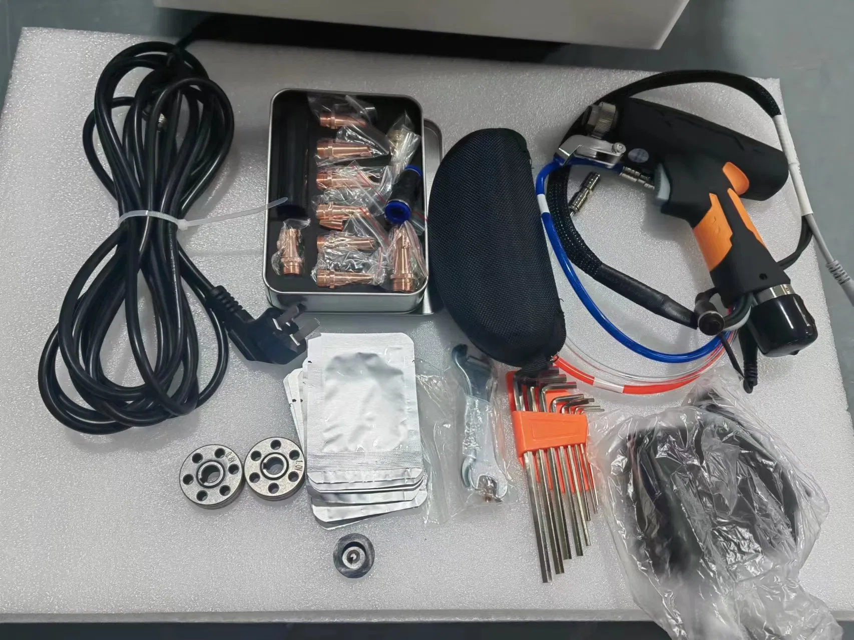 4 in 1 Cutting Cleaning Welding 1500W 2000W 3000W Handheld Fiber Laser Welding Machine for Metal Stainless Steel Aluminum