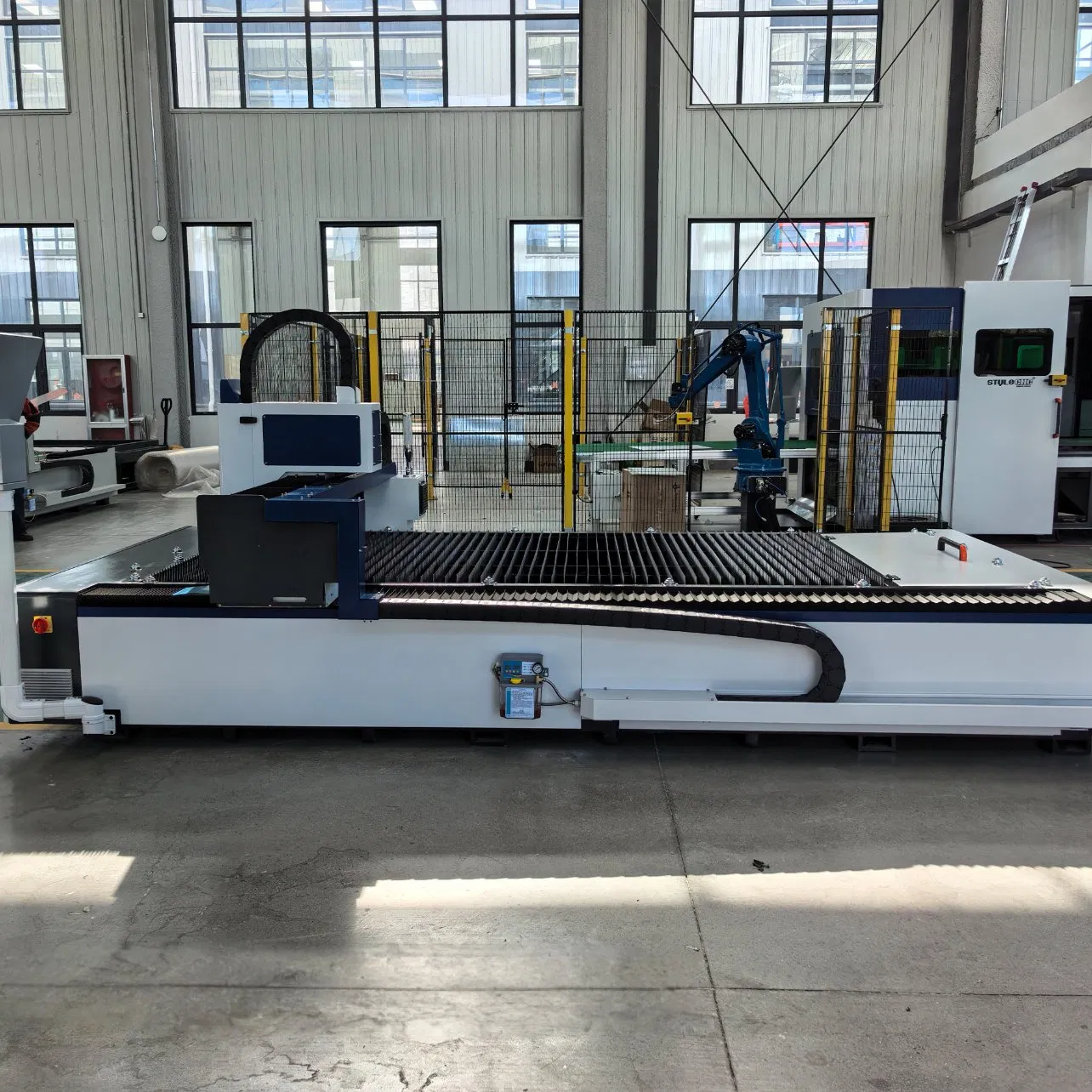 1500W Fiber Laser Cutting System for Metal CNC High Precision Cutting of Aluminum Steel Sheets in Manufacturing and Industrial Operations