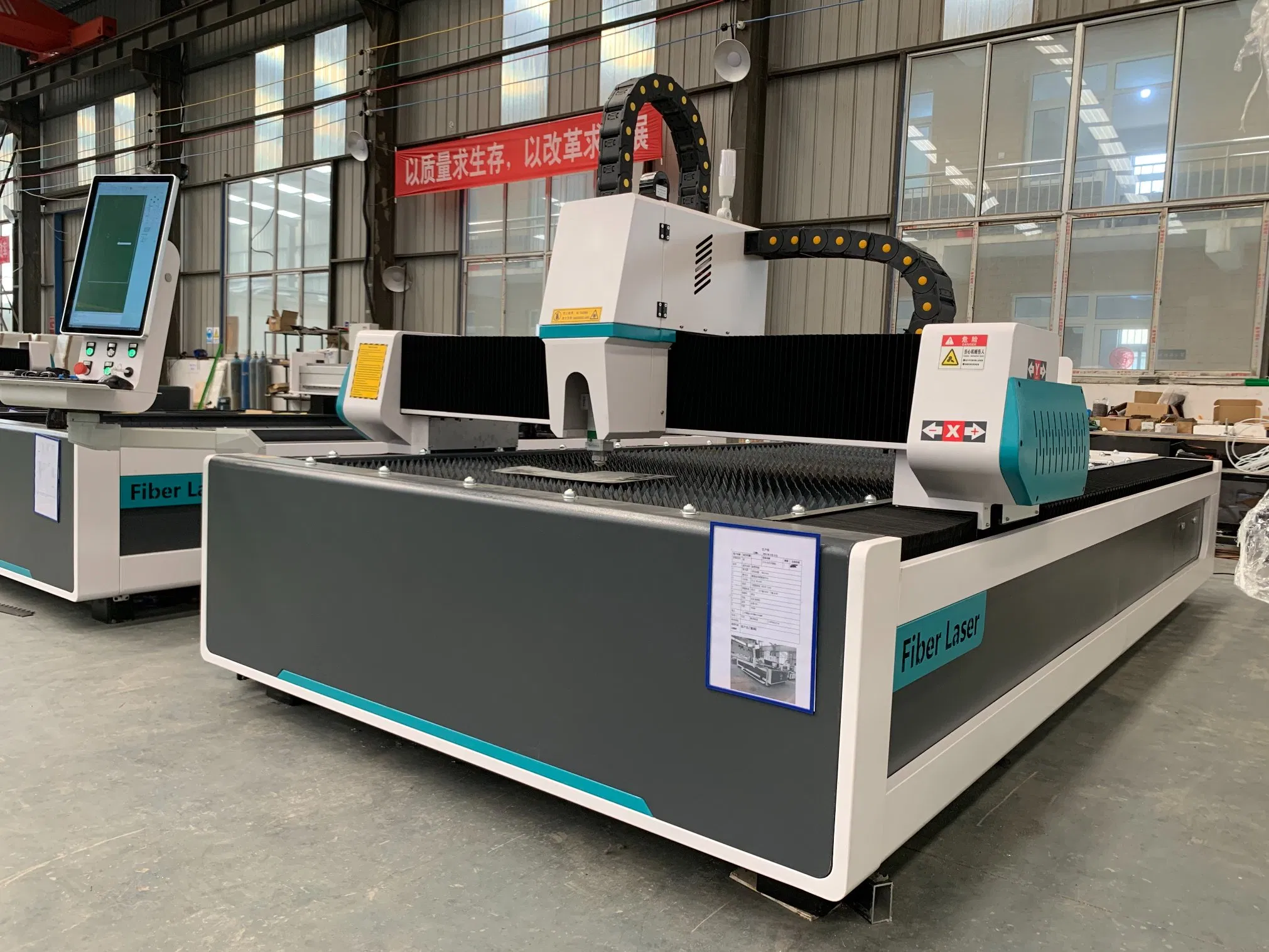 Enclosed Model Single Working Platform Electric Door and Controlled by Software 3kw Fiber Laser Cutting Machine