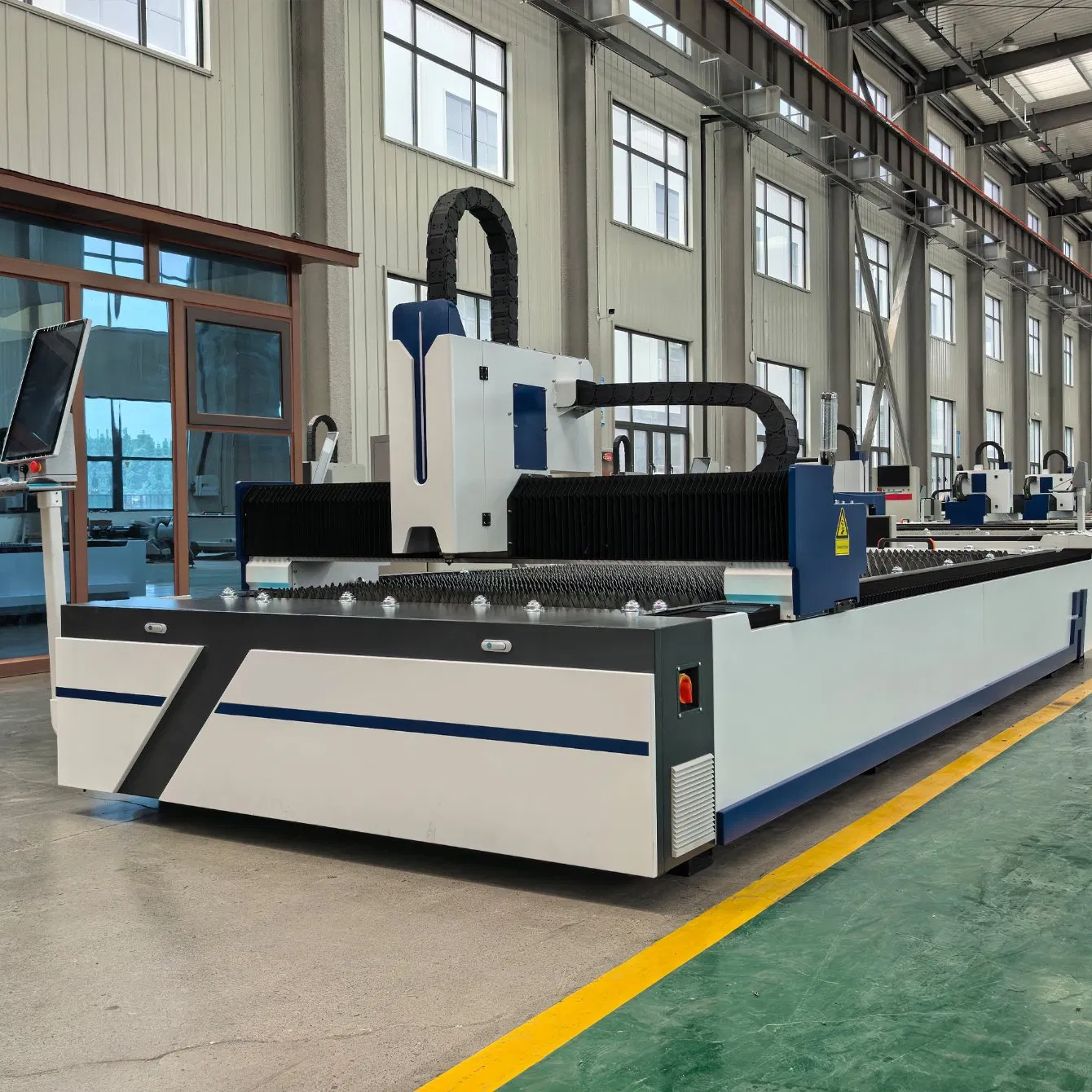 1500W Fiber Laser Cutting System for Metal CNC High Precision Cutting of Aluminum Steel Sheets in Manufacturing and Industrial Operations