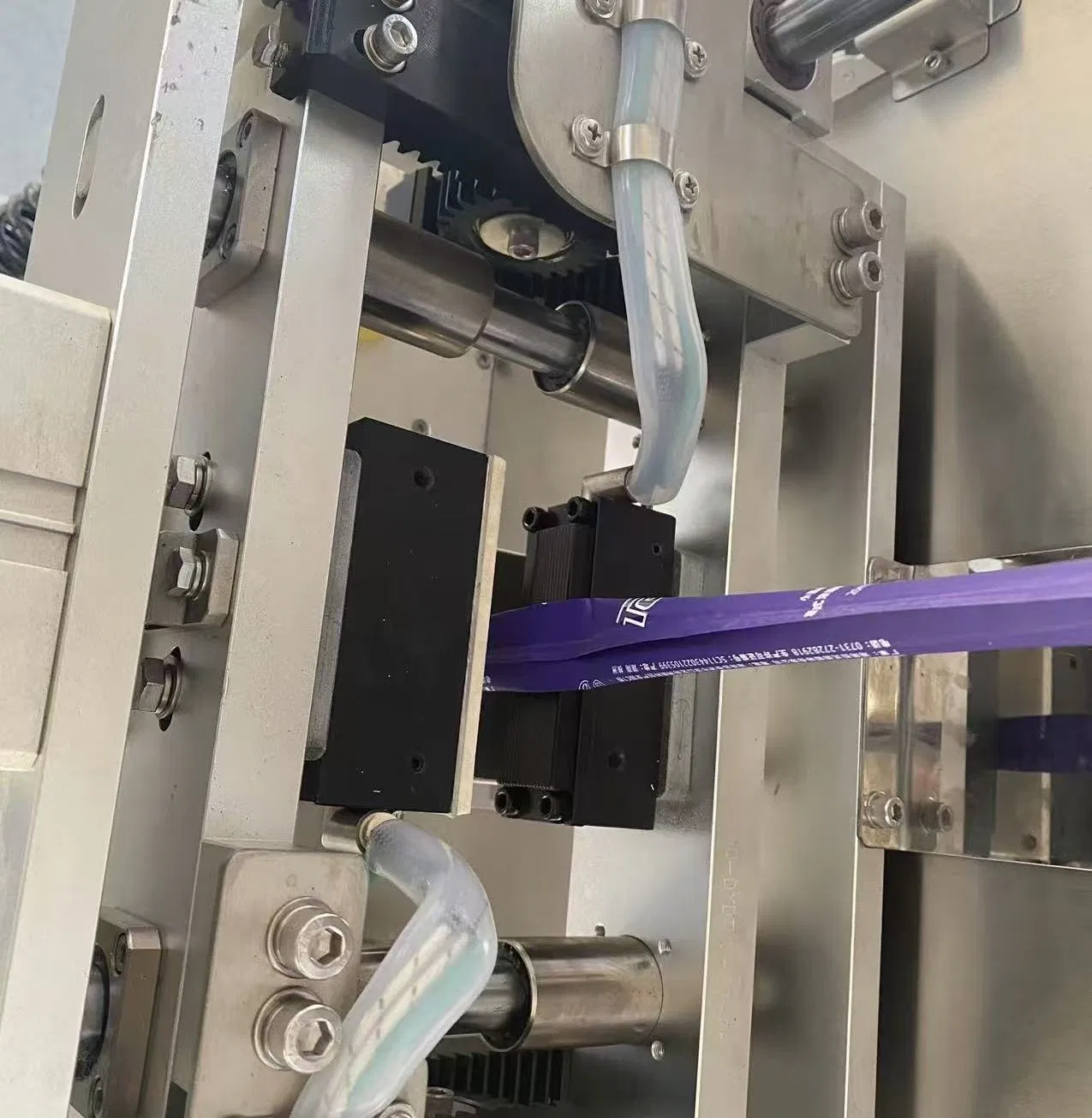 Fully Automatic Vertical Liquid Packaging Machine Chocolate Sauce Back Sealing Sachet Packaging Machine