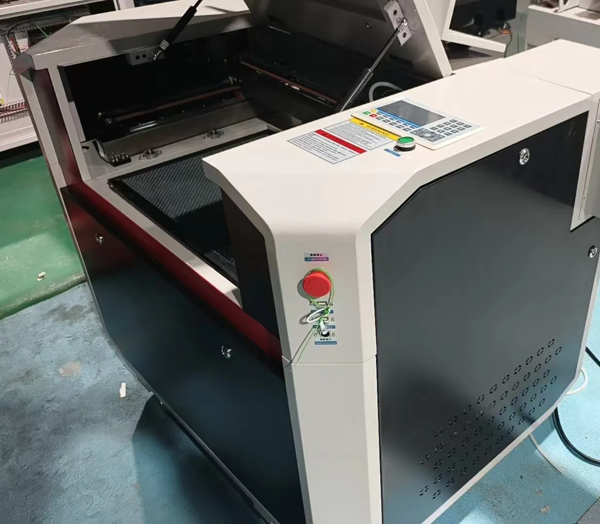 Enclosed Small CO2 Laser Cutting Machine 6040 9060