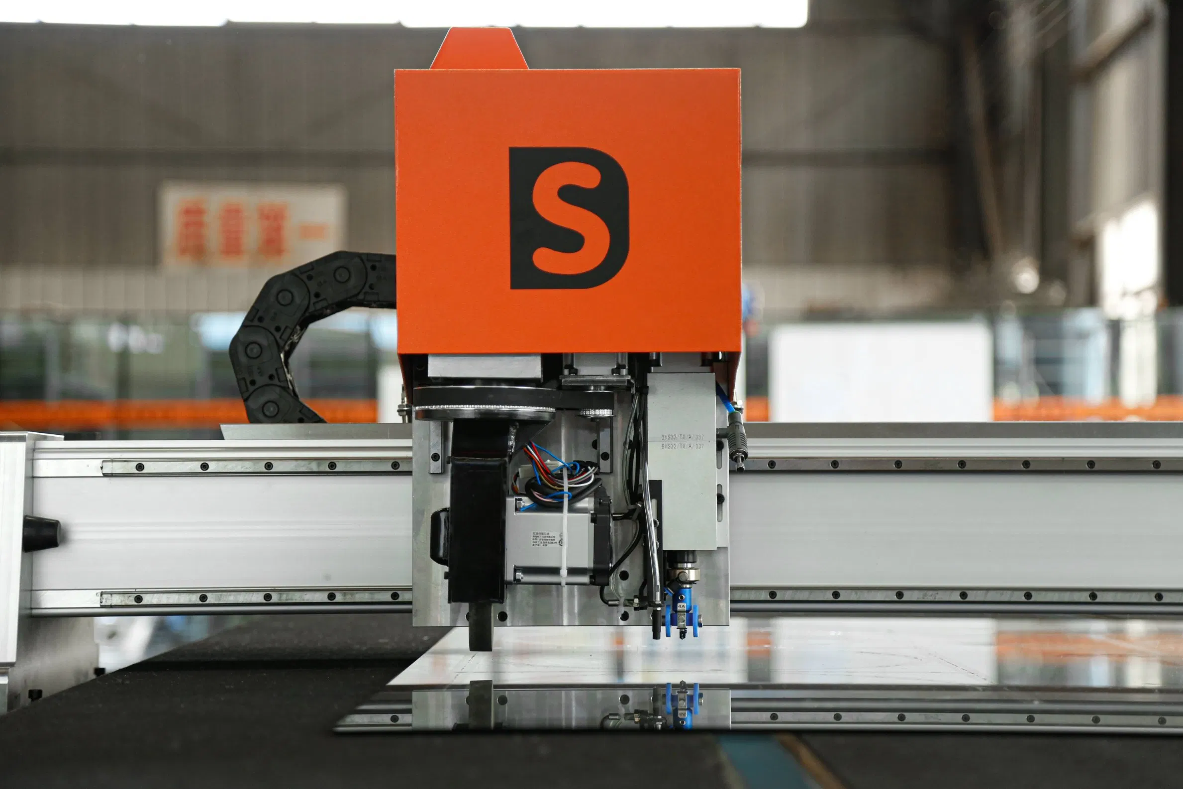 All-in-One Automatic Glass Cutting System Including Loading &amp; Breaking Functions with Servo Technology and Helical Rack System