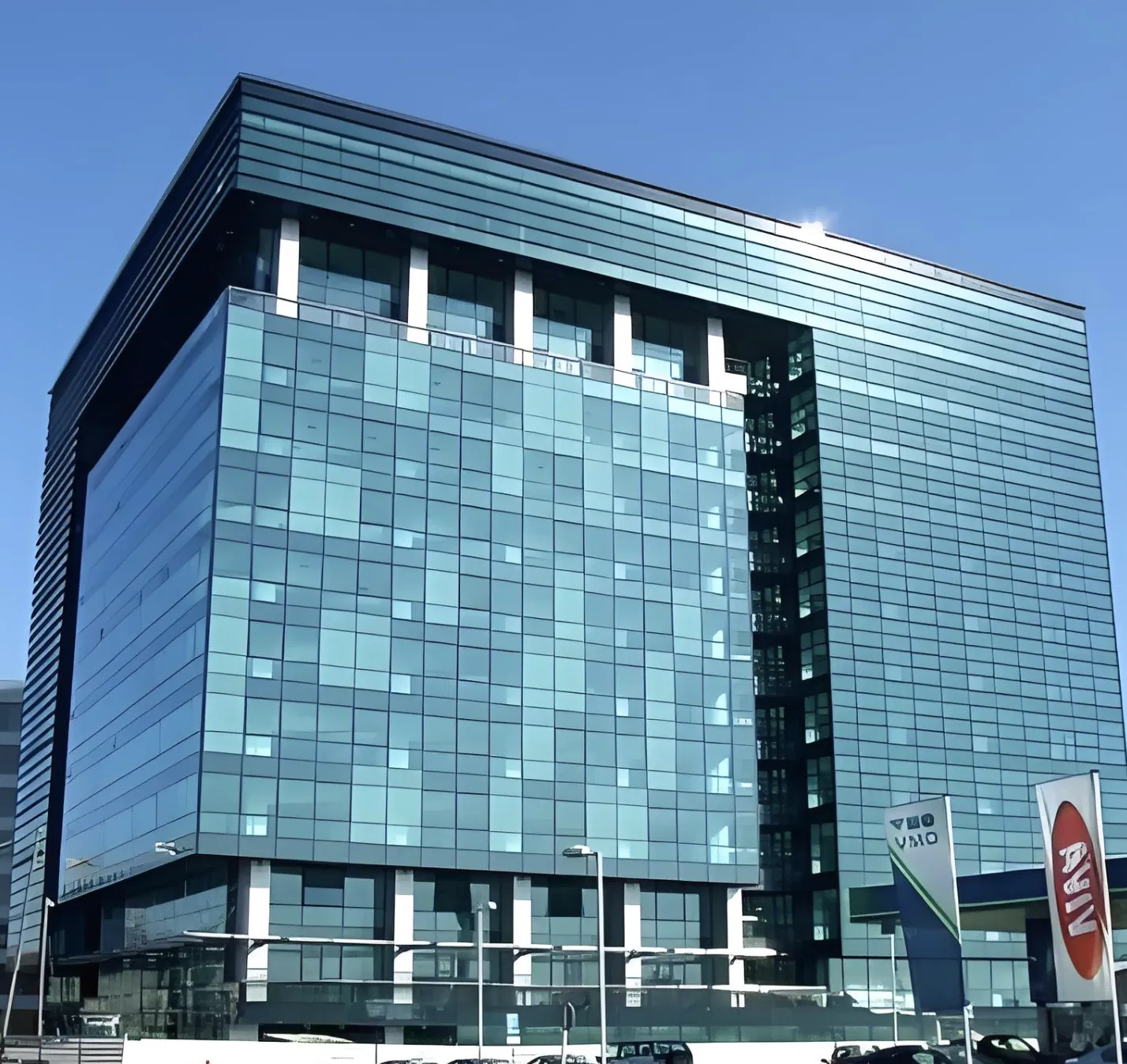 Stylish Curtain Wall Project Featuring OEM Laminated Glass Solutions