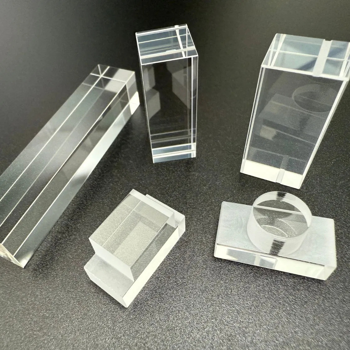 Exquisite Domed Sapphire Glass Optical Lens Offering a Classic and Sophisticated Watch Aesthetic