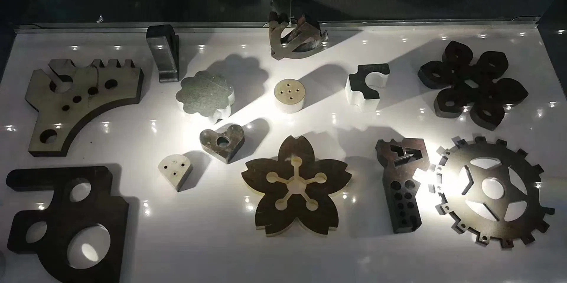 High Precision Fiber Laser Cutting Engraving Machine Jewelry Drilling Pendant Glass Frames