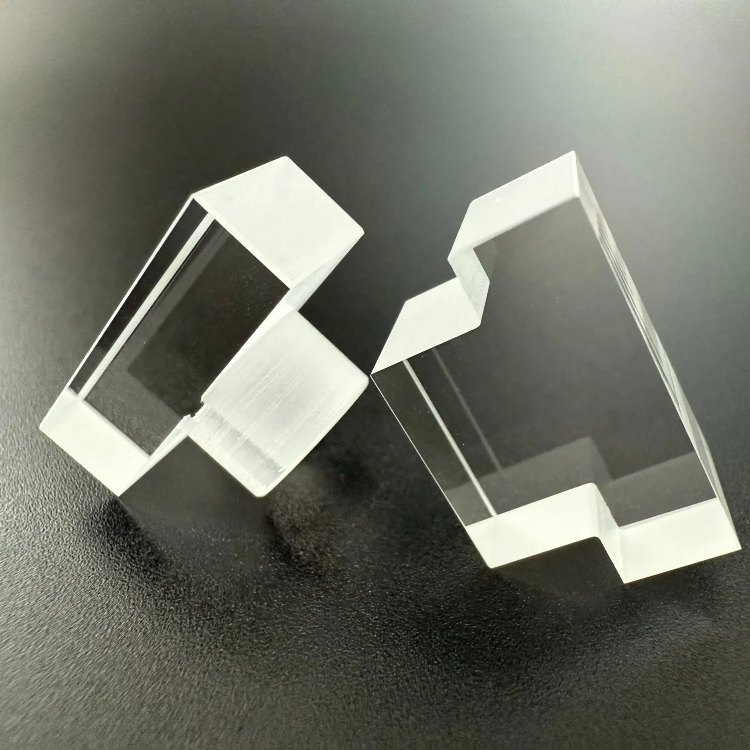 Exquisite Domed Sapphire Glass Optical Lens Offering a Classic and Sophisticated Watch Aesthetic