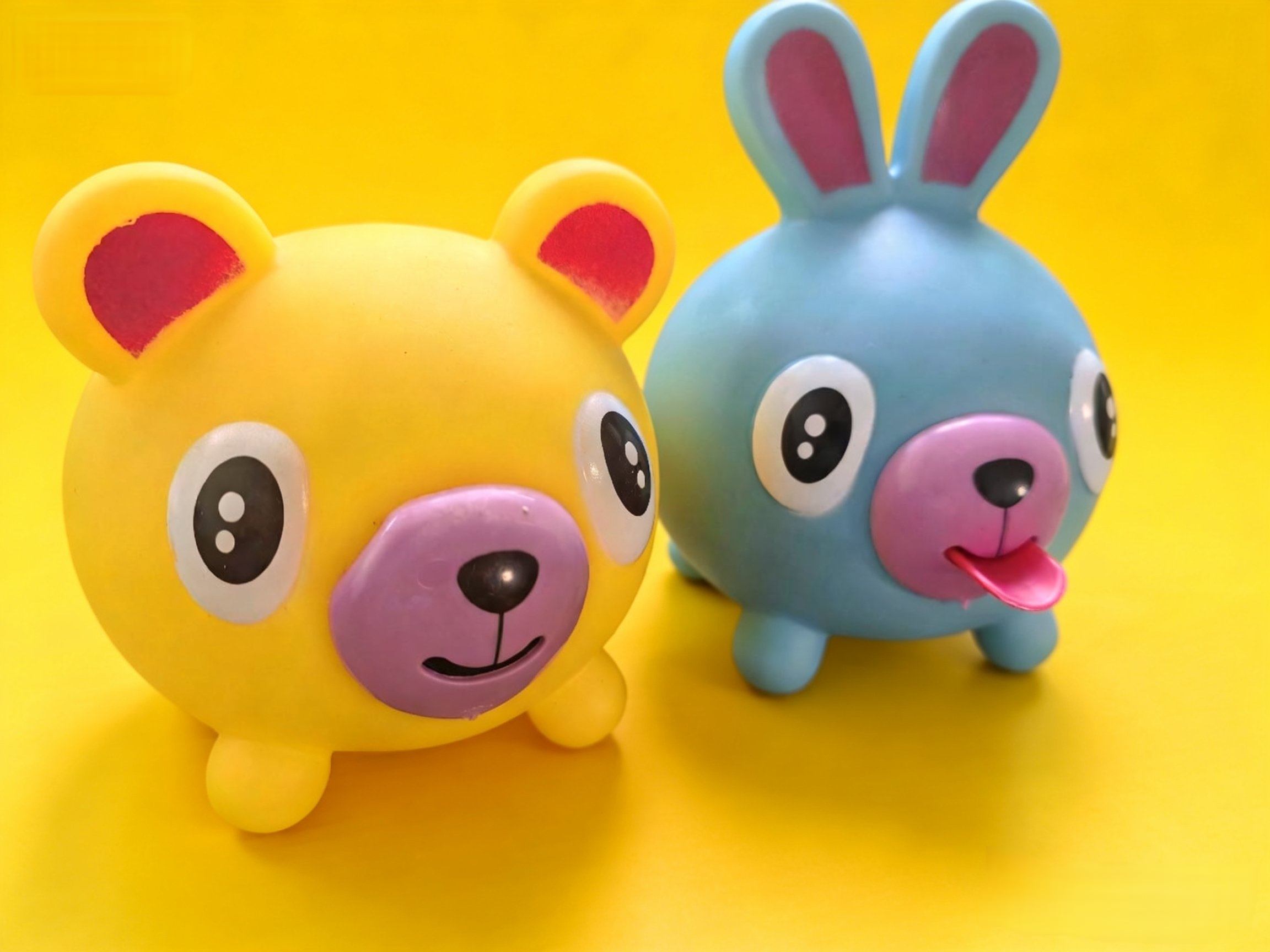 PVC Pig Decompression Tongue Squeaky Toy Squeeze-To-Play Musical Funny Toy with Loud Sound for Ages 5-7 Celebrations