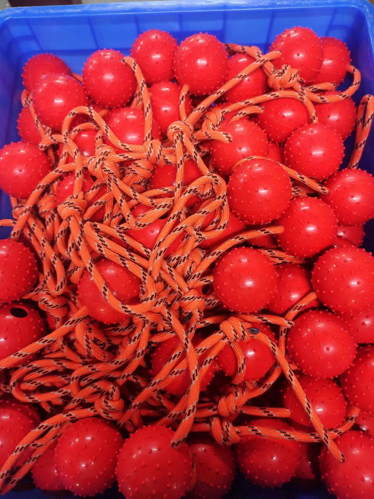 2024 Bite-resistant Interactive Toy Pet Reward Fetch Play K9 Training Tug of War Rubber Prickly Ball With Rope