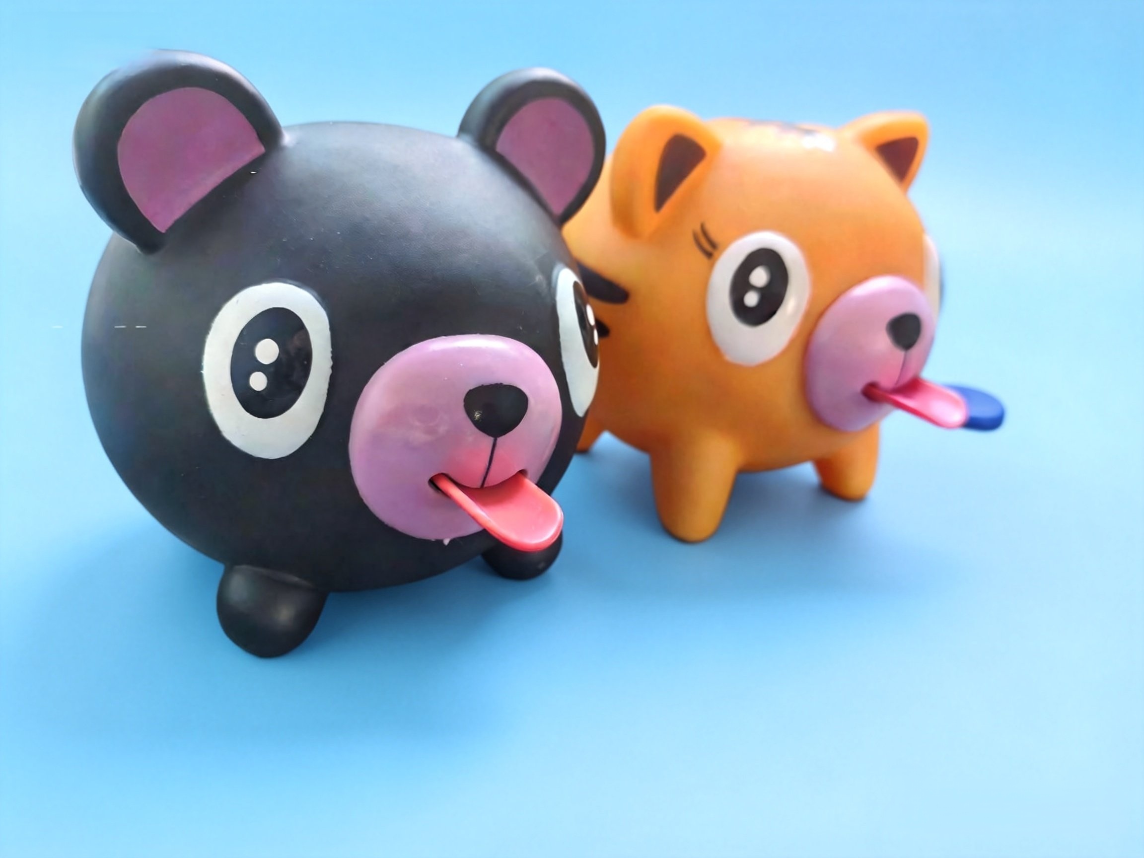 PVC Pig Decompression Tongue Squeaky Toy Squeeze-To-Play Musical Funny Toy with Loud Sound for Ages 5-7 Celebrations
