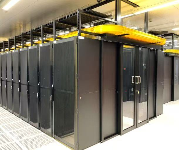 Data Center Network Cabinet Server Rack Solution Cold/Hot Aisle Containment System