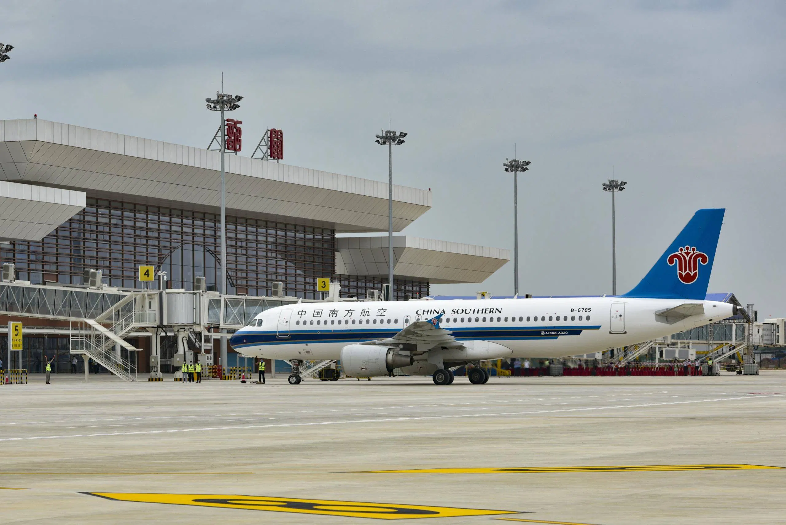 Cost-Effective Airport Construction: Steel Building Solutions