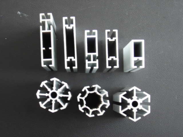 Quarter Round Upright Extrusion for Exhibition Display Showcase