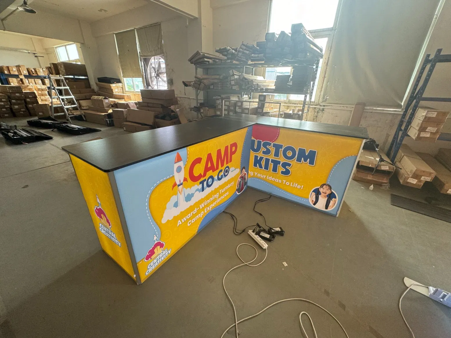 Hot Sale PVC / Tianlang Handbag 100*100cm/3.28*3.28FT China Acrylic Box Display Banner Exhibition