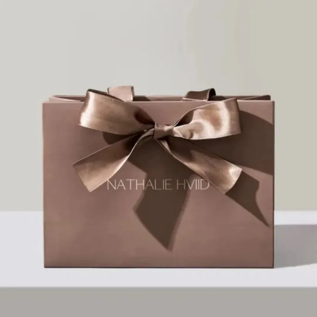 Premium White Glossy Paper Bags Luxury Retail Packaging for Jewelry Cosmetics