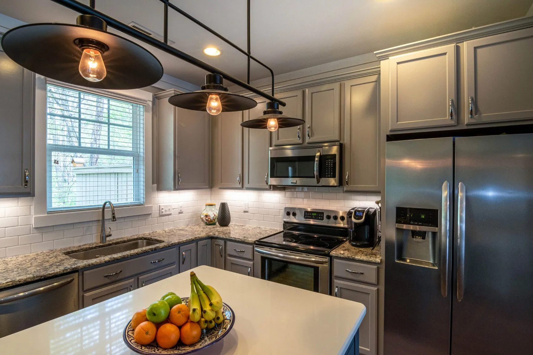 Modern Standard Kitchen Cabinet with Hinge Drawer Slide Ready-to-Assemble Custom Kitchen Furniture