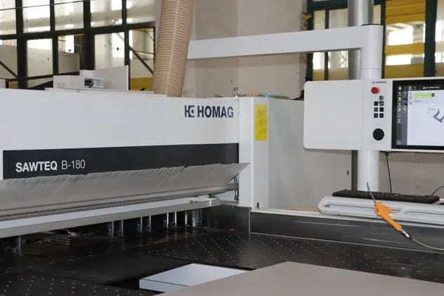 باب ملف مفرغ بتقنية CNC للمطبخ والخزانة