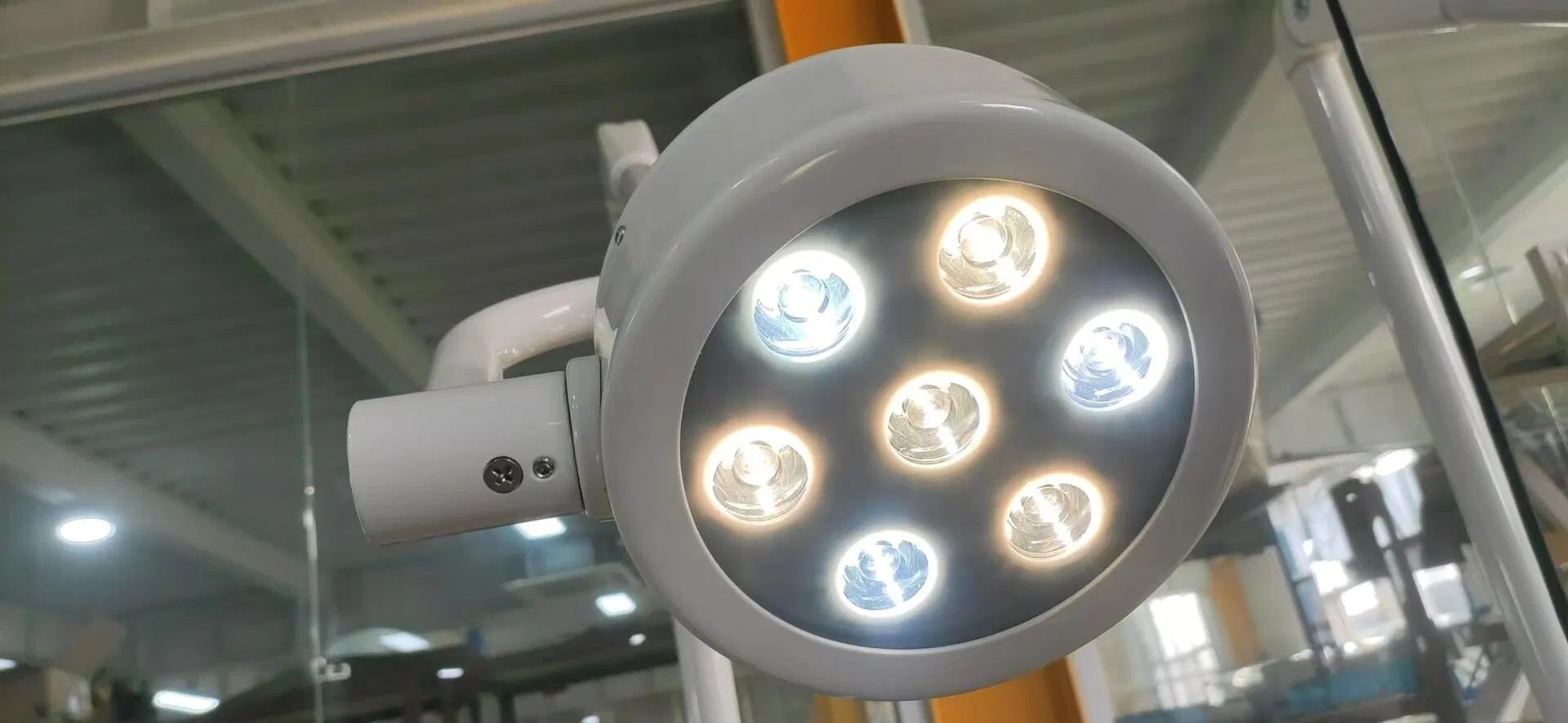 China Factory Portable LED Operating Lamp Shadowless Surgical Light